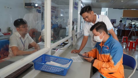 Khi lao động mất việc, ai đang đồng hành?