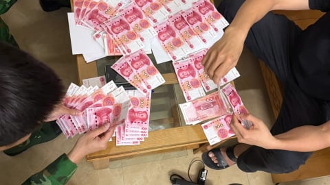 Bắt đối tượng tiêu thụ ngoại tệ giả tại cửa khẩu Lào Cai
