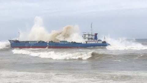 Dự báo áp thấp nhiệt đới xuất hiện gây sóng to, gió lớn trên biển