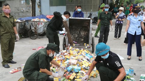 Đã tìm thấy chủ nhân hàng nghìn hộp thực phẩm vứt ở bãi rác