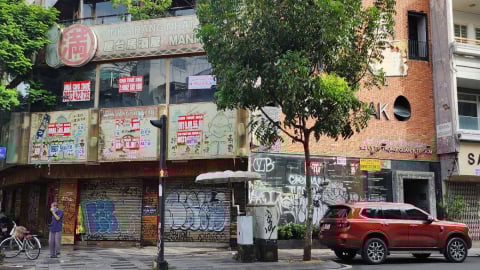 Mặt bằng bán lẻ đường phố ế ẩm