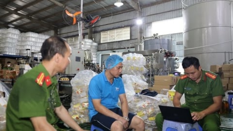 Thu giữ 1.000 tấn dầu thực vật giả trong đường dây nhập lậu