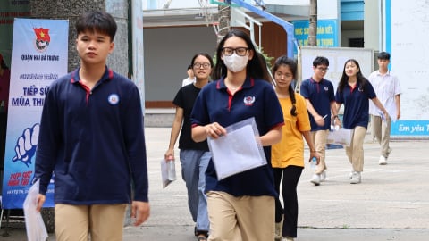 Thí sinh cả nước làm bài thi môn Toán vào chiều 26/6