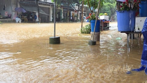Mưa lớn gây sạt lở và ngập úng một số tuyến đường ở Lào Cai
