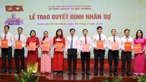 Sở NN-MT TP.HCM trao quyết định bổ nhiệm 366 trưởng, phó phòng tương đương