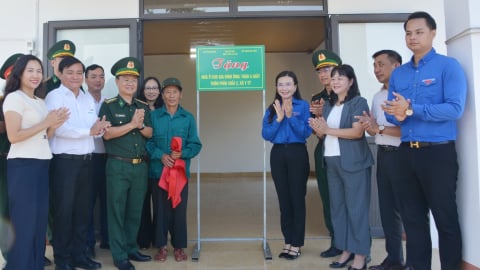 Lào Cai: Bàn giao 28 ngôi nhà cho người dân bị thiên tai ở Y Tý