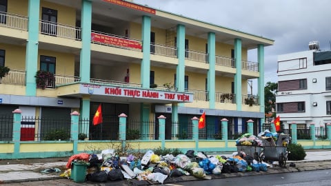 Rác thải sinh hoạt bị ùn ứ tại nhiều phường của Quảng Ninh