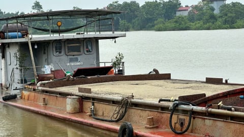 Tạm giữ tàu chở 65m³ cát không rõ nguồn gốc