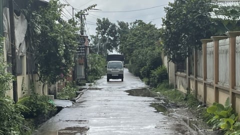 Vận động dân hiến đất làm đường xong rồi...bỏ đó