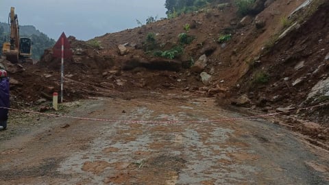 Mưa lũ khiến 7 người mất tích, hàng chục nhà bị vùi lấp ở Điện Biên
