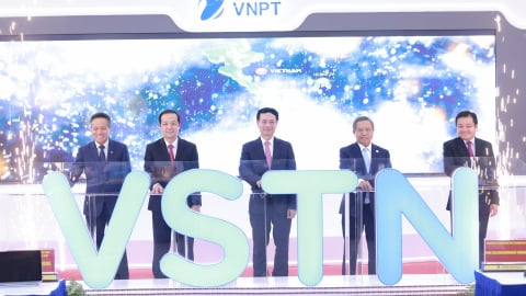 Tập đoàn VNPT kết nối cáp quang trực tiếp Việt Nam - Singapore