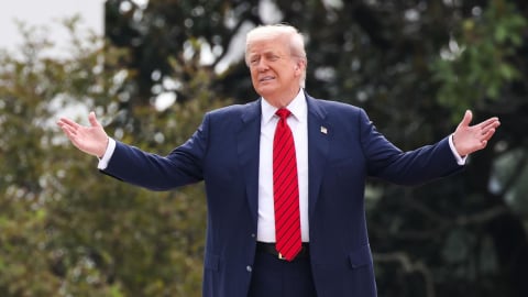 Ông Trump nói tiếp tục tăng thuế với Ấn Độ trong 24 giờ tới
