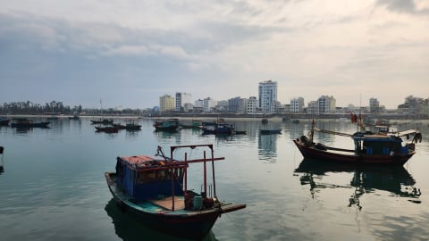 Quảng Ninh tạm dừng cấp phép tàu để ứng phó áp thấp nhiệt đới