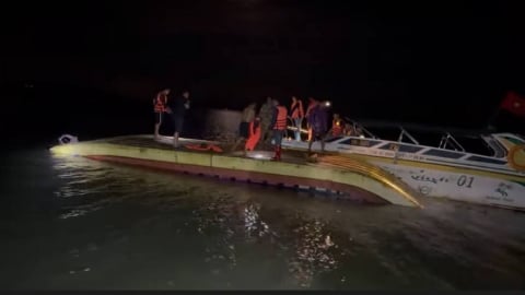 Quảng Ninh: Lốc xoáy đánh lật thuyền trên biển, 2 người tử vong