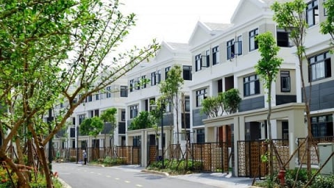 Tâm lý nhà đầu tư giằng co mua bán bất động sản
