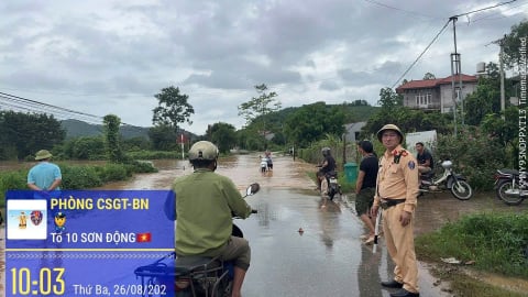 Bắc Ninh: Nhiều tuyến đường ngập sâu, CSGT khẩn cấp phân luồng