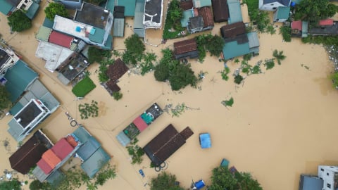 ‘Rốn lũ’ Thiệu Dương chìm trong biển nước