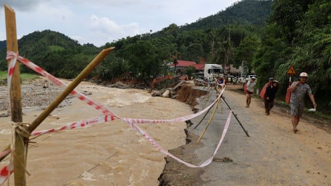 Còn gì sau lũ dữ...