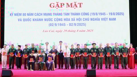 Lào Cai tặng gần 200 suất quà tri ân người có công với cách mạng
