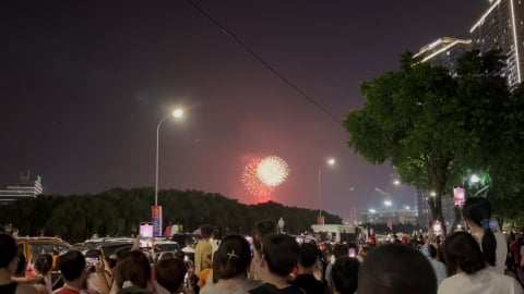 Không khí hân hoan đêm pháo hoa mừng Quốc khánh tại Thủ đô