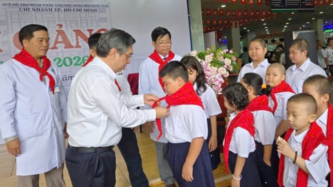 Lễ khai giảng lớp học đặc biệt tại Bệnh viện Ung bướu TP.HCM
