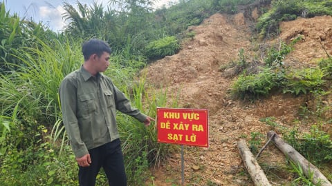 Cần xử lý khẩn cấp điểm sạt lở sát nhà dân khi mùa mưa đến