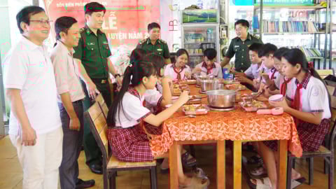 Đồn Biên phòng Thạnh An ra mắt mô hình 'Đồng hành cùng học sinh xã đảo'