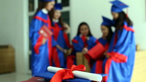 Giảm dần cách đánh giá năng lực dựa vào bằng cấp