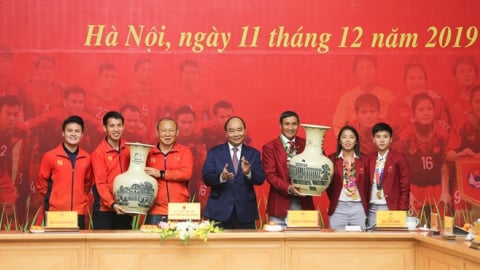 Cần một cảm hứng cao hơn bóng đá