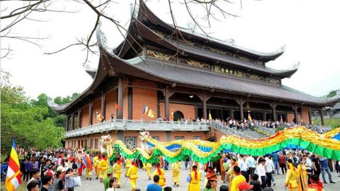 Cơ hội chấn chỉnh thực trạng bát nháo lễ hội