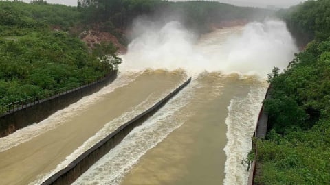 Hà Tĩnh xả tràn 7 hồ chứa ứng phó mưa lớn
