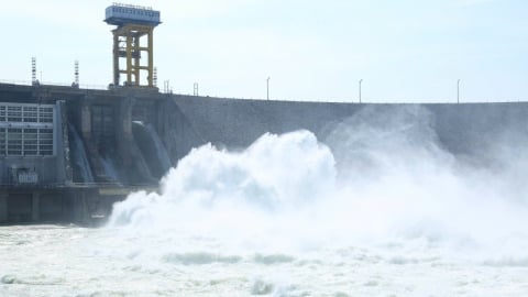 Những người canh nước trên sông Chảy