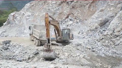 Liên tục khai thác vượt công suất, một mỏ đá ở Lạng Sơn bị đình chỉ