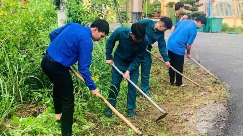 Cùng làm sạch, đẹp quê hương: 'Chất keo' gắn kết nhân dân Phước Thành