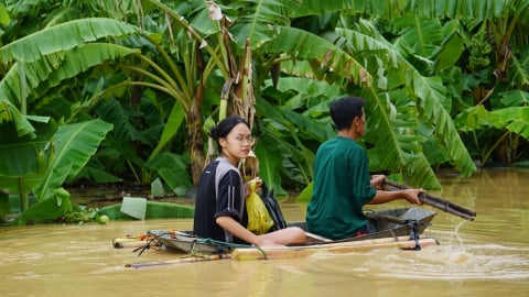 Nước ngập cả làng...