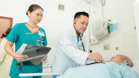 Cứu sống cụ ông 78 tuổi bị vỡ động mạch chủ ngực nguy kịch