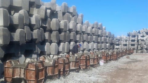 Khắc phục sự cố sau bão Yagi: Thi công nước rút đê, kè biển