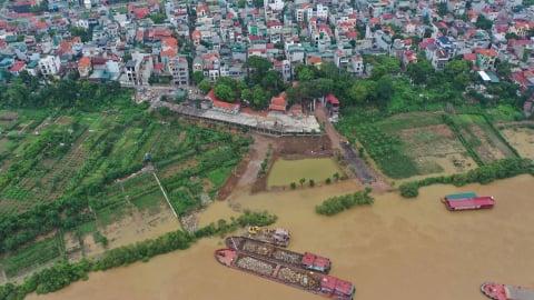 Vụ 'băm nát' hành lang thoát lũ sông Hồng: Ai cho tư nhân thuê 30.000m2 đất?