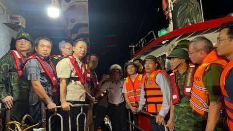Phó Thủ tướng Trần Hồng Hà chỉ đạo phương án lật tàu, tìm kiếm nạn nhân