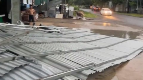 1 người chết, 304 nhà dân ở tỉnh Phú Thọ bị tốc mái