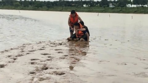 Công an giải cứu 2 nạn nhân bị đuối nước trên sông Đăk Bla