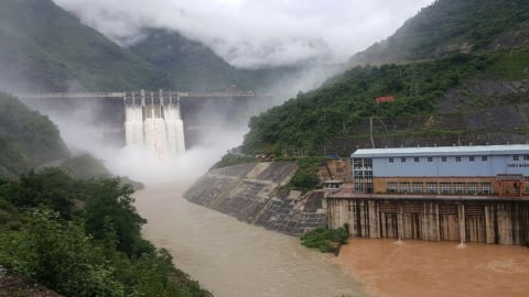 Thủy điện lớn nhất Bắc Trung Bộ xả điều tiết lũ