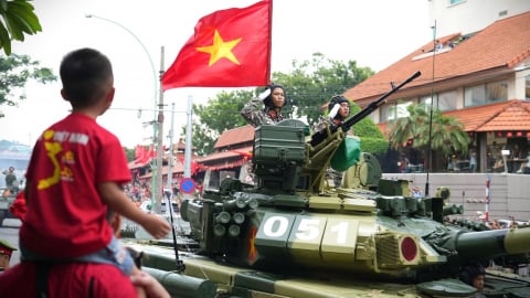 Dàn xe pháo, khí tài tiến về Quảng trường Ba Đình