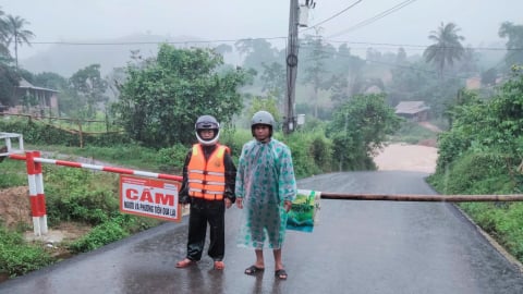 Mưa lũ gây chia cắt nhiều tuyến đường biên giới phía Nam tỉnh Quảng Trị