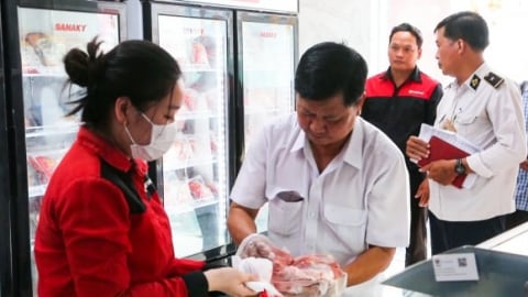 Kiểm tra CP Fresh Shop Sóc Trăng sau tin đồn bán thịt heo, gà nhiễm bệnh