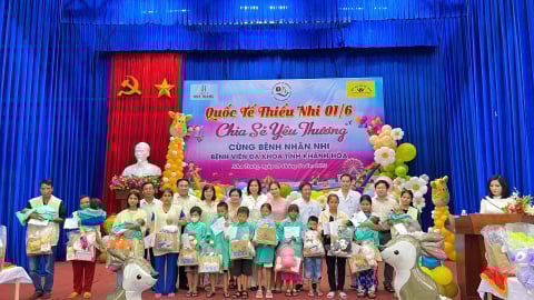 DT Group tặng hơn 1.300 suất quà cho thiếu nhi