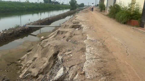 Dự án đường đê Bùi, xã Tri Thuỷ bị sạt lở trong lúc thi công