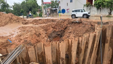 Đường 312 bị sụt lún do đơn vị thi công kênh dẫn nước