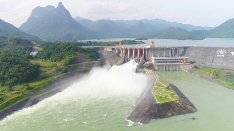 Thủy điện Tuyên Quang tiếp tục mở 2 cửa xả đáy
