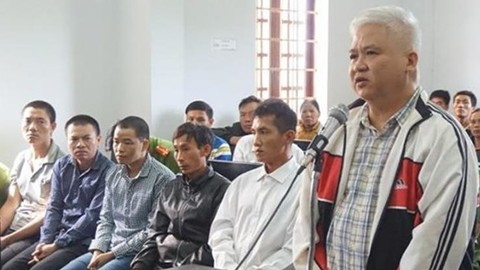 Khi doanh nghiệp dùng nắm đấm thay chính sách